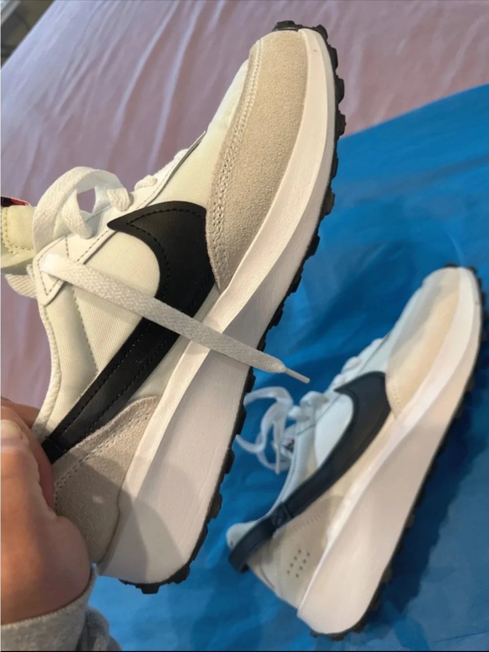 Nike mens White and Black Retro Runner Sneakers